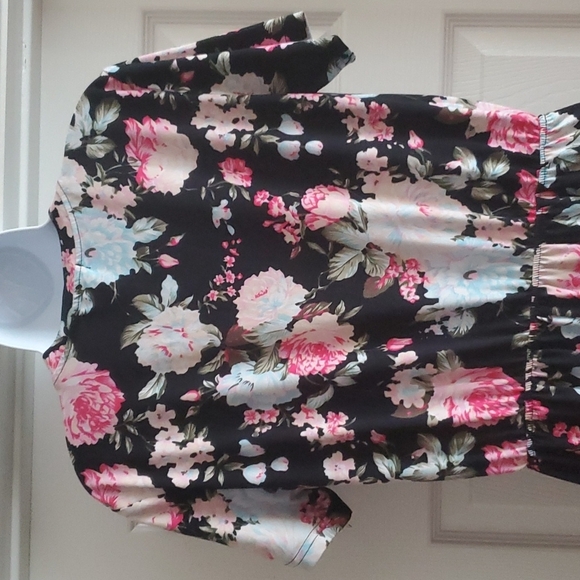 4/$30 Soatrld black short-sleeved dress with floral design size XL. ** - Picture 9 of 14
